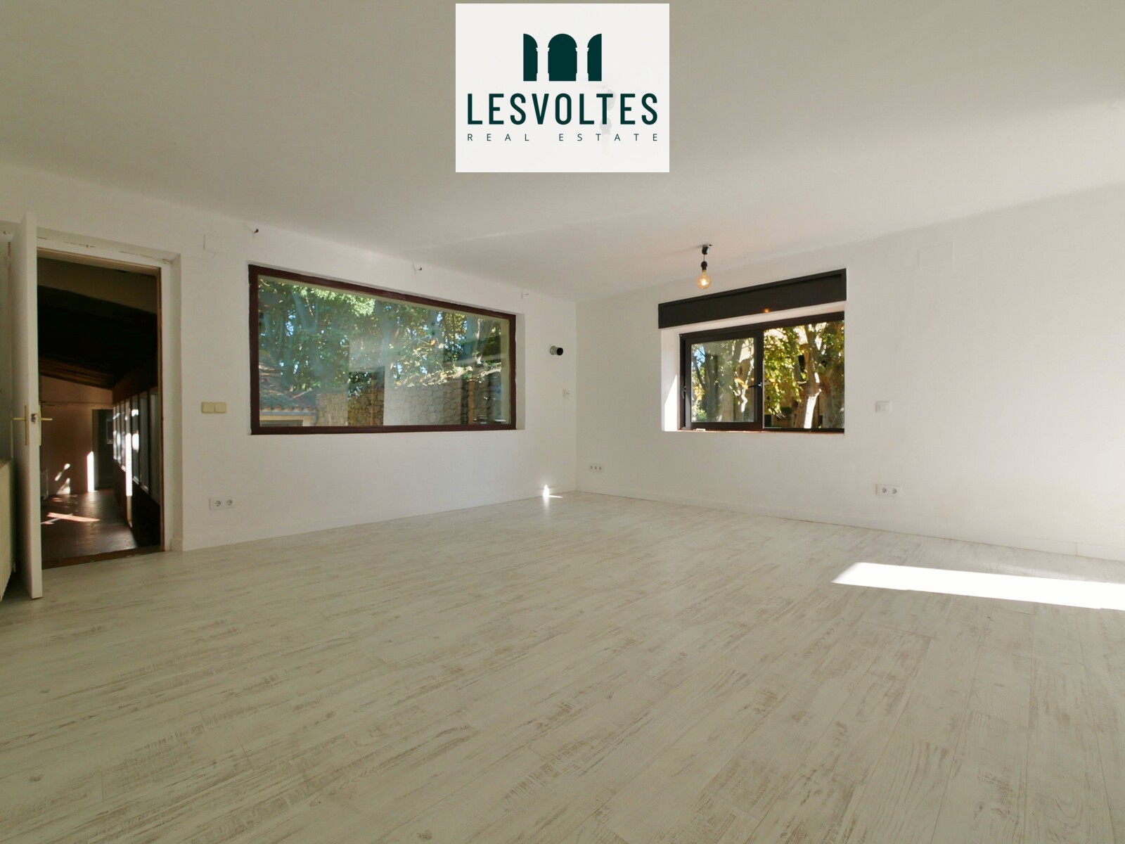 ACOGEDORA CASA DE PIEDRA DE PLANTA BAJA CON PATIO EN EL PUEBLO DE CORÇÀ