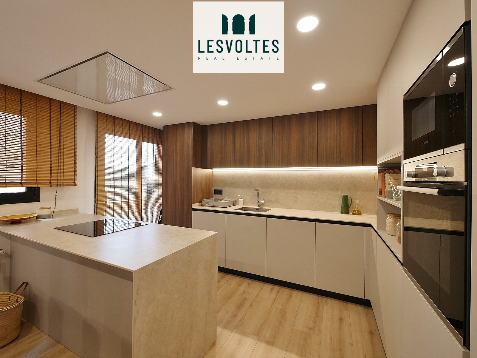 MAGNIFIC DÚPLEX REFORMAT AMB TERRASSA SITUAT EN EL CENTRE DEL PALAFRUGELL