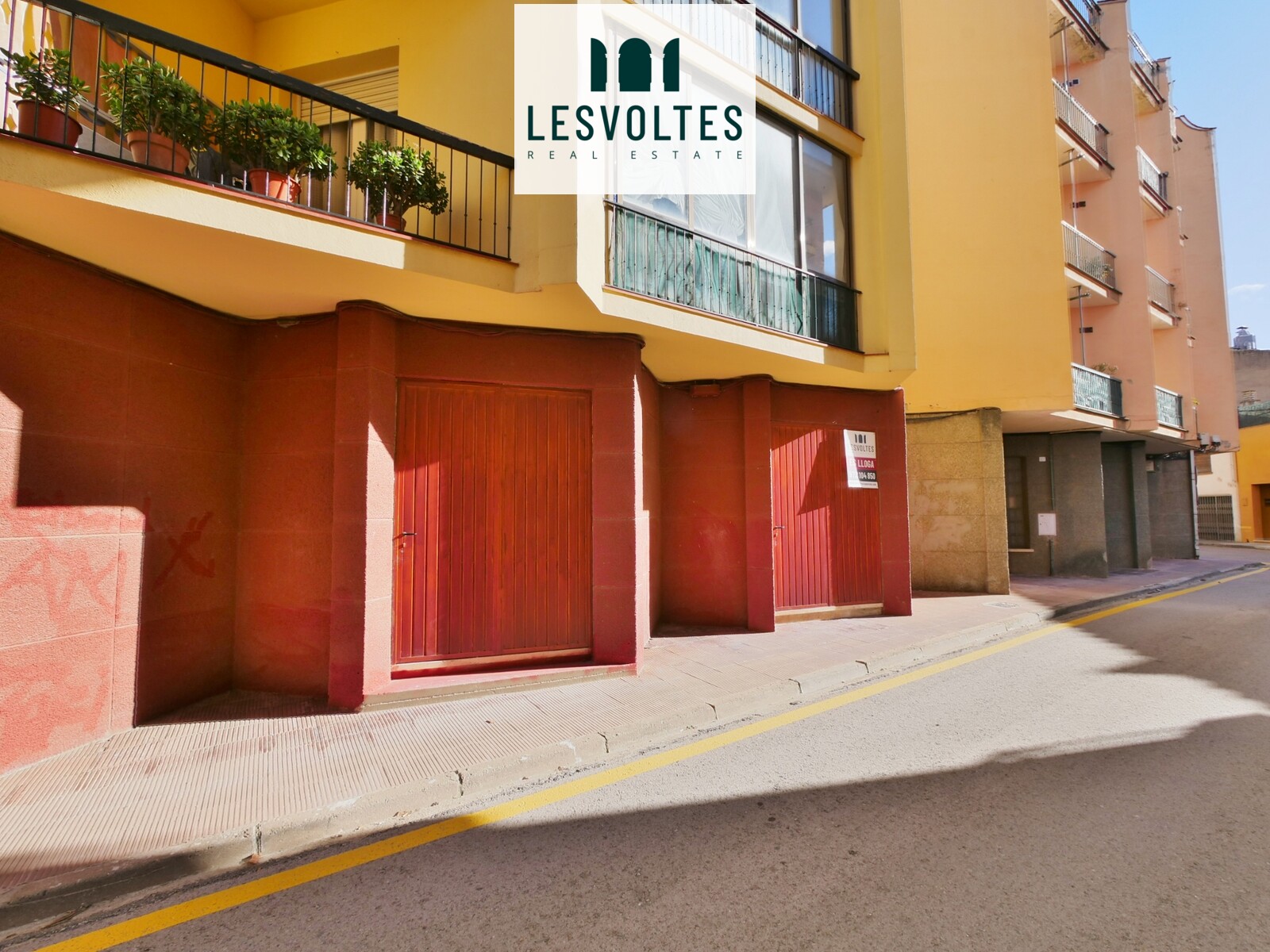 TRASTERS DE 30 M² I 32 M² EN LLOGUER EN PLE CENTRE DE LA BISBAL D’EMPORDÀ.