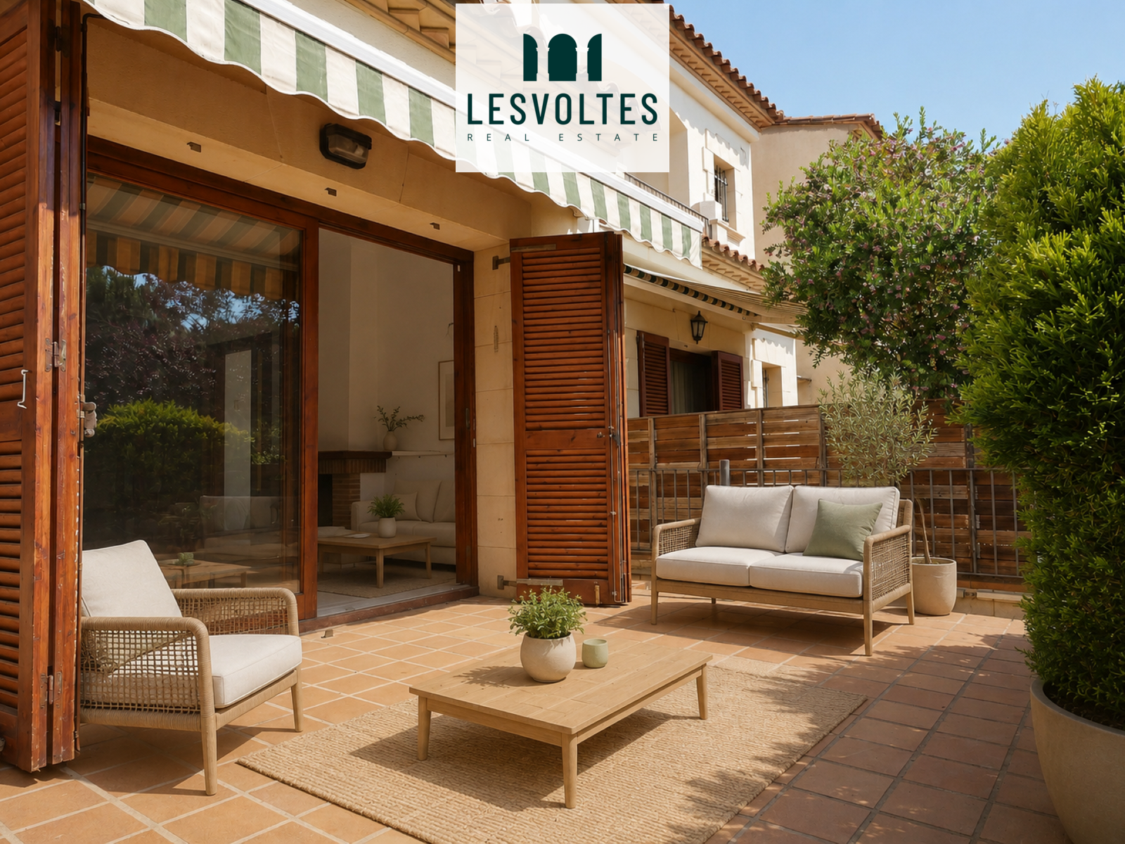 ÀMPLIA CASA DE TRES PLANTES AMB GARATGE I TERRASSA A PALAMÓS