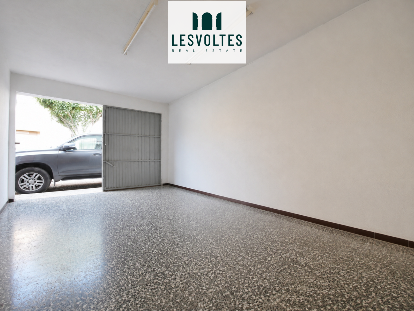 AMPLI GARATGE TANCAT DE 42 M² A peu DE CARRER A PALAFRUGELL